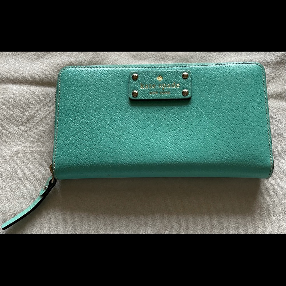 Kate spade zippy wallet